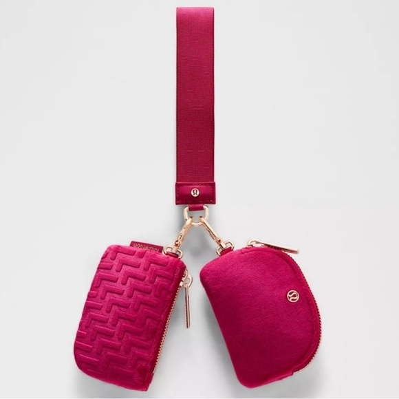 Lulu Lemon Limited Edition Magenta Velvet Wristlet Set. NWT - Picture 1 of 3